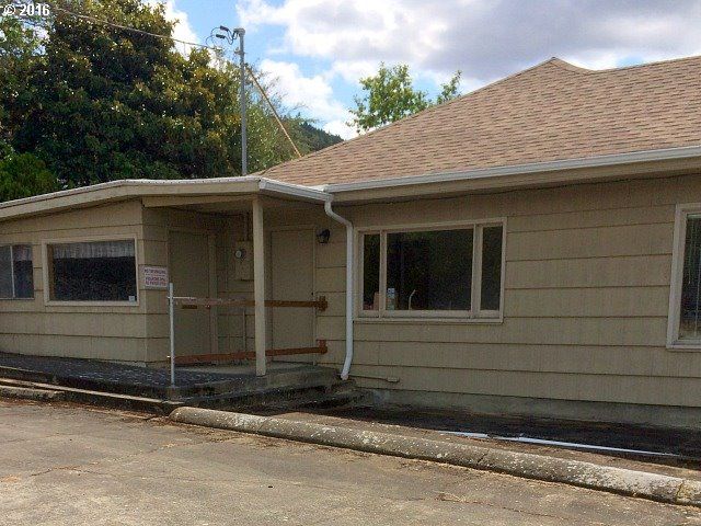 859 Lookingglass Road, Roseburg, OR 97471